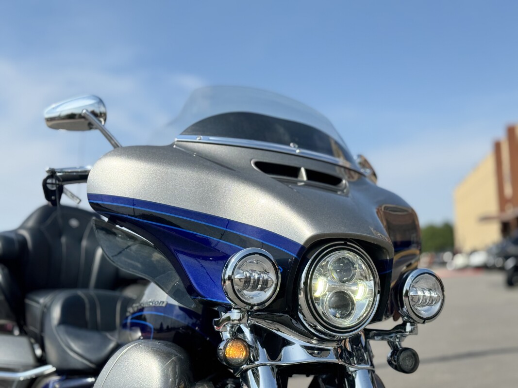 2017 Harley-Davidson CVO Limited FLHTKSE PAL SLV/PTM BLU 950310 - Photo 8