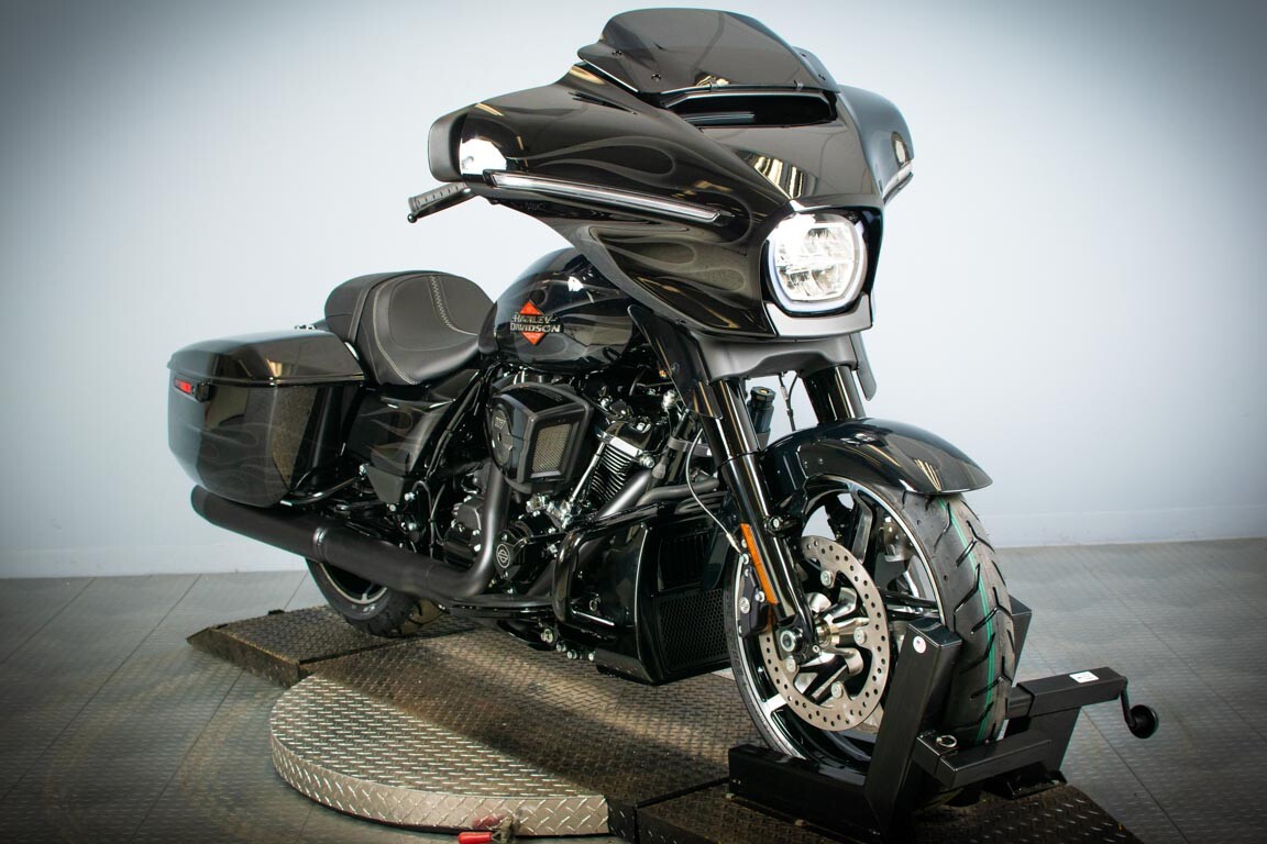 2025 Harley-Davidson Street Glide FLHX - Photo 2