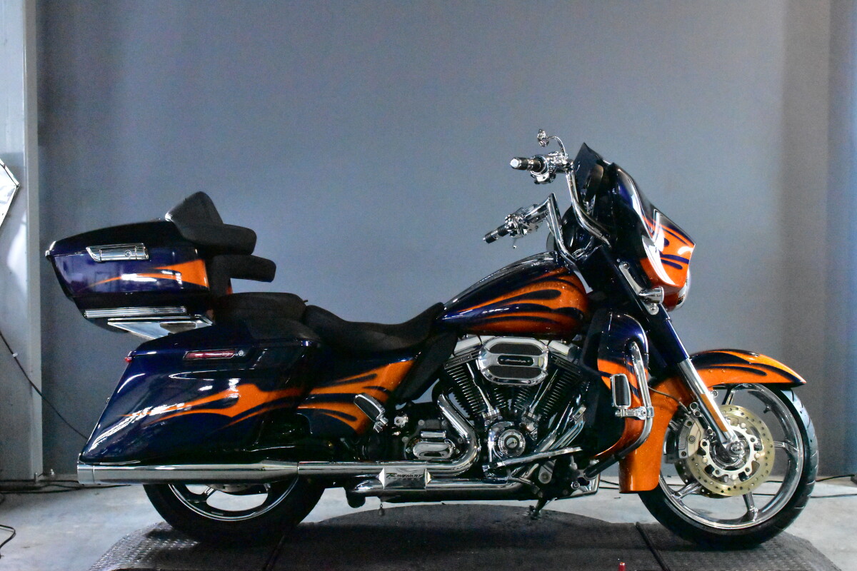 2015 Harley-Davidson® CVO™ Street Glide® FLHXSE | Rockstar Harley