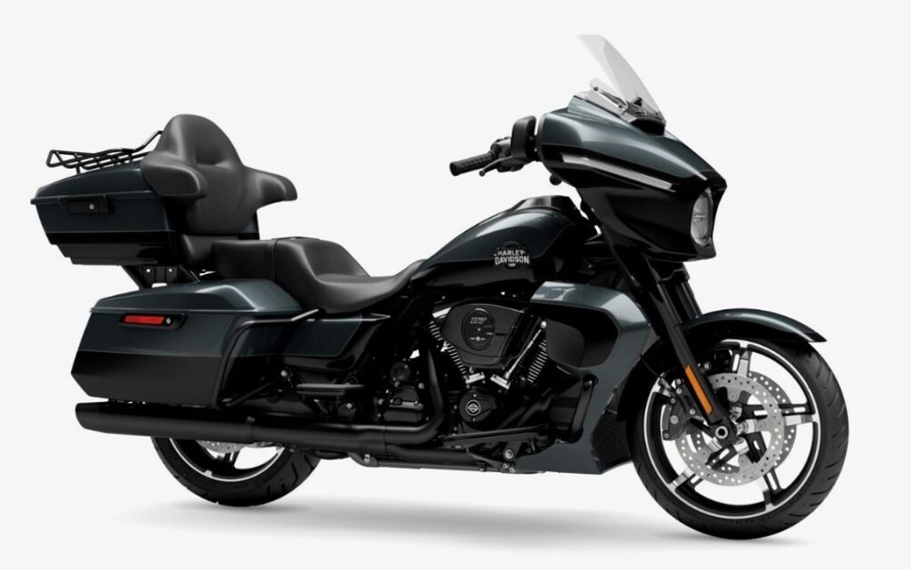 Harley-Davidson Street Glide – krachtige touringmotor met gestroomlijnde batwing-kuip en comfortabele zithouding.
