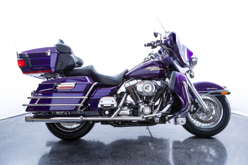 2008 Harley-Davidson<sup>®</sup> Electra Glide® Ultra Classic® Purple Haze11