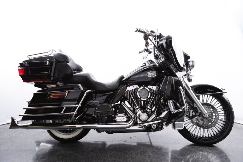 2011 Harley-Davidson<sup>®</sup> Electra Glide® Ultra Classic® Vivid Black