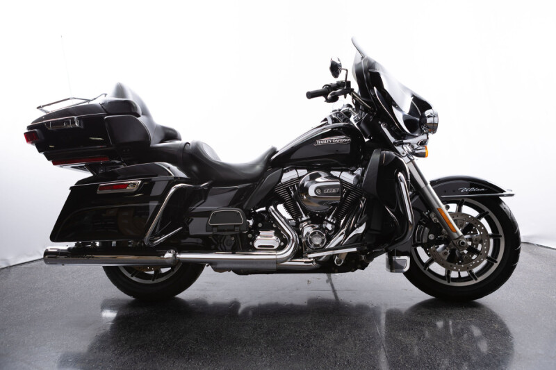 2014 Harley-Davidson<sup>®</sup> Electra Glide<sup>®</sup> Ultra Classic® Vivid Black