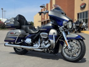 2017 Harley-Davidson® CVO™ Limited FLHTKSE PAL SLV/PTM BLU 950310 thumb 3