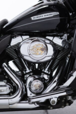 2011 Harley-Davidson<sup>®</sup> Electra Glide<sup>®</sup> Ultra Limited Vivid Black thumb 2
