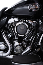 2011 Harley-Davidson<sup>®</sup> Electra Glide® Ultra Classic® Vivid Black thumb 1