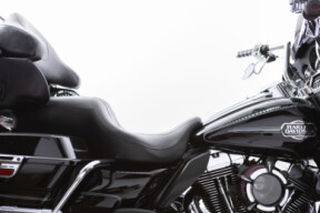2011 Harley-Davidson<sup>®</sup> Electra Glide® Ultra Classic® Vivid Black thumb 0