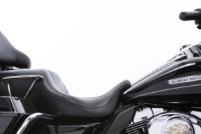 2011 Harley-Davidson<sup>®</sup> Electra Glide<sup>®</sup> Ultra Limited Vivid Black thumb 1
