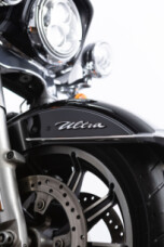 2014 Harley-Davidson<sup>®</sup> Electra Glide<sup>®</sup> Ultra Classic® Vivid Black thumb 3