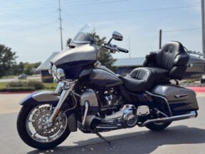 2017 Harley-Davidson® CVO™ Limited FLHTKSE PAL SLV/PTM BLU 950310 thumb 0