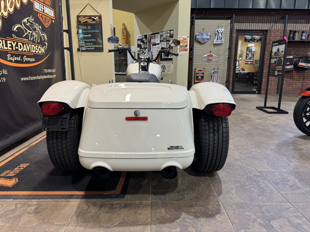 2023 Harley-Davidson Freewheeler White Sand Pearl - Photo 3