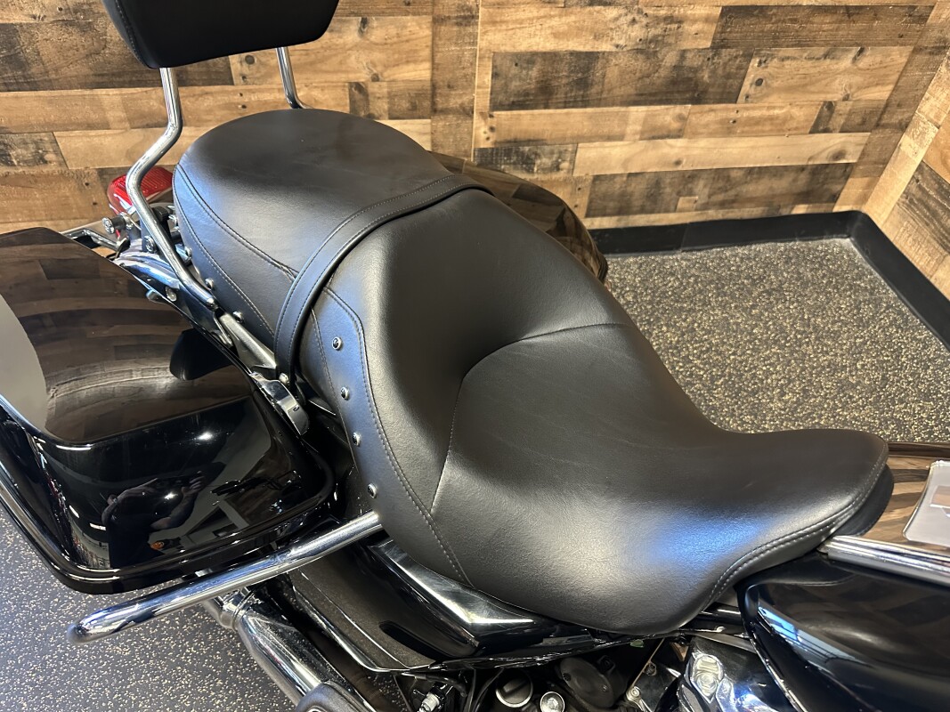 2019 Harley-Davidson Road King Vivid Black FLHR - Photo 10