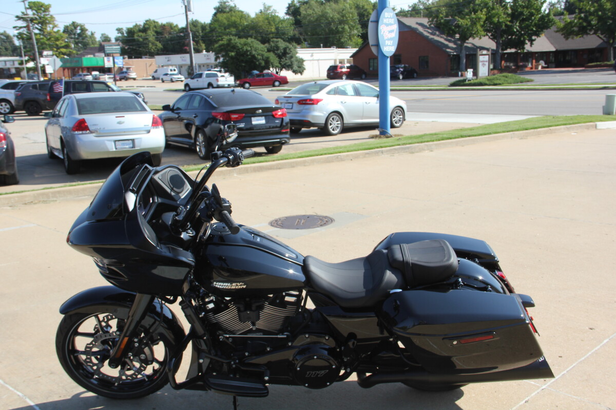 2025 Harley-Davidson Road Glide Vivid Black - Black Finish - Photo 3