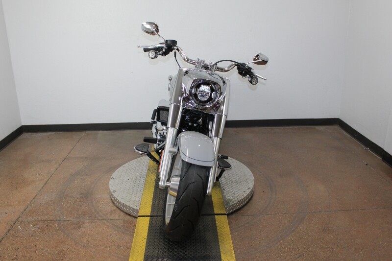 Harley-Davidson Fat Boy 2025 FLFB 84640660 BILLIARD GRAY W/ PINSTRIPE - Photo 3