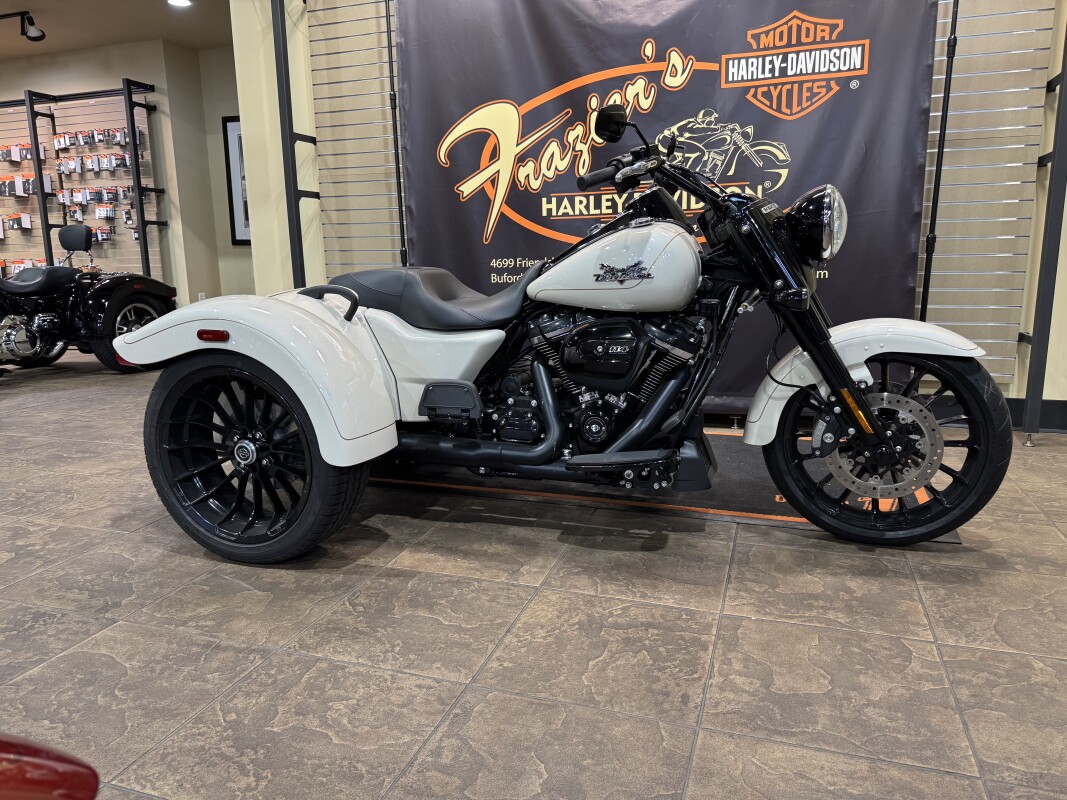 2023 Harley-Davidson Freewheeler White Sand Pearl