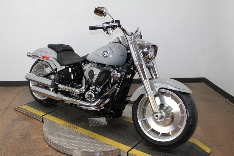 Harley-Davidson Fat Boy 2025 FLFB 84640660 BILLIARD GRAY W/ PINSTRIPE - Photo 2