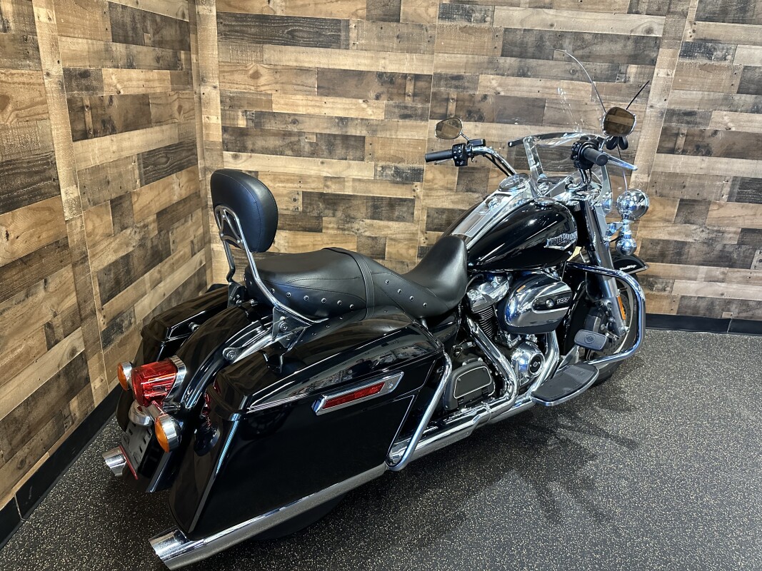 2019 Harley-Davidson Road King Vivid Black FLHR - Photo 2