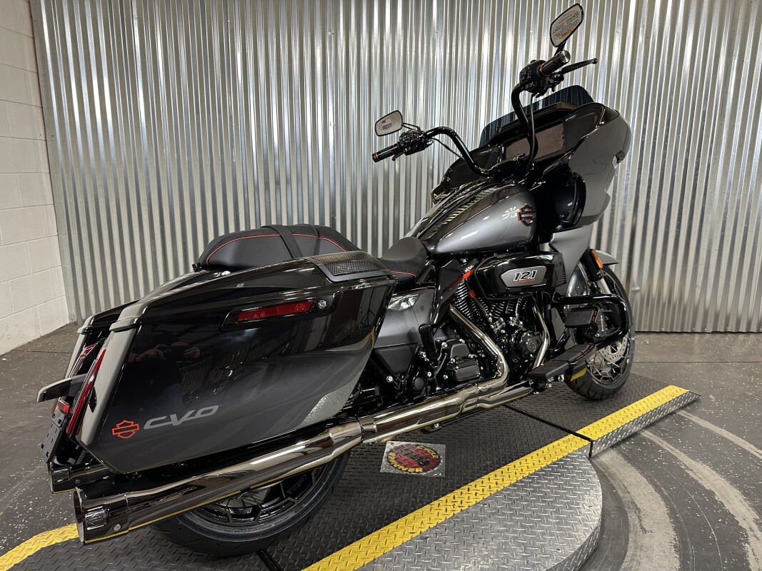 2025 Harley-Davidson CVO Road Glide Raven Fade - Photo 8