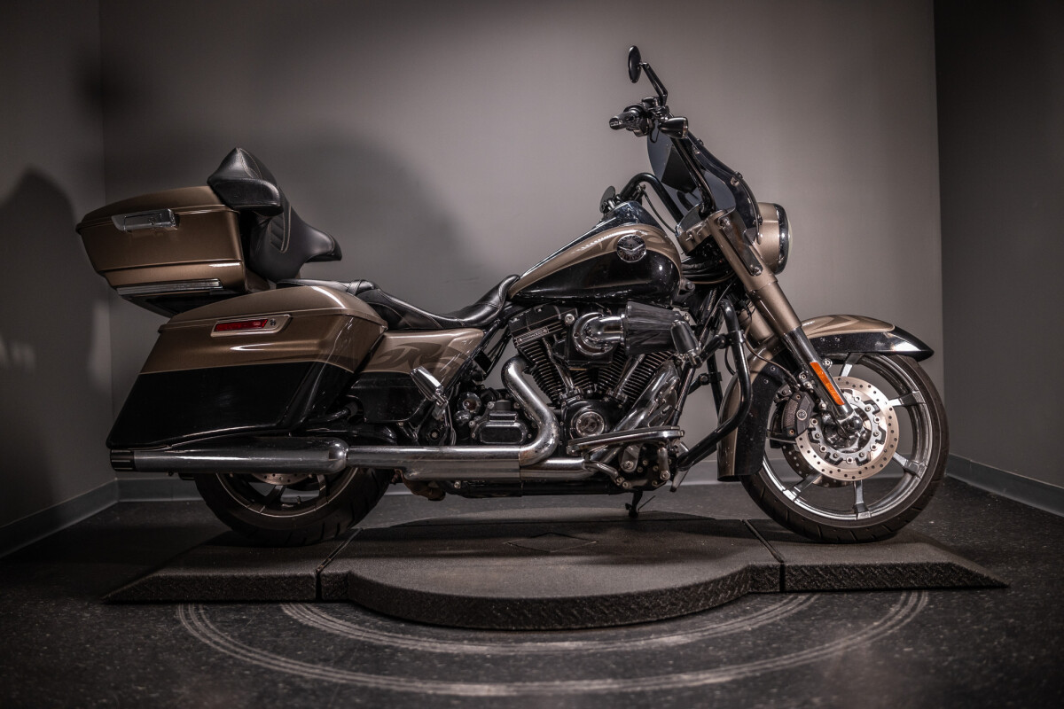 2014 CVO Road King (FLHRSE5)