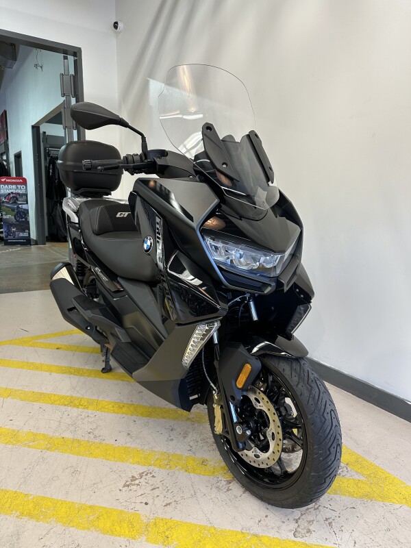 2024 BMW C 400 GT Triple Black - Photo 2