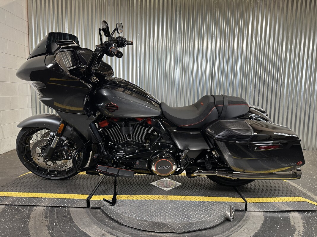 2025 Harley-Davidson CVO Road Glide Raven Fade - Photo 5