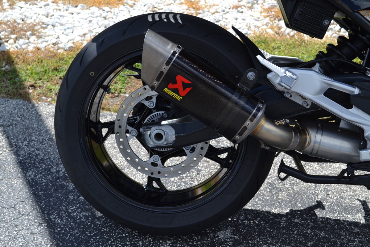 2025 BMW Motorrad F 900 R Triple Black - Photo 6