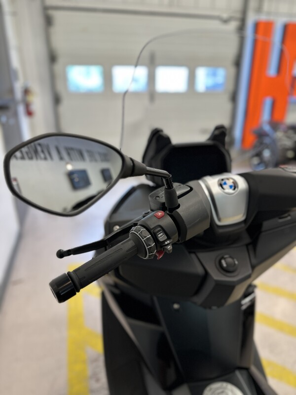 2024 BMW C 400 GT Triple Black - Photo 9
