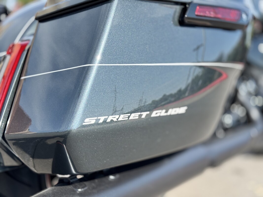 2025 Harley-Davidson Street Glide FLHX w/ El Roy Pinstripes 608226 - Photo 4
