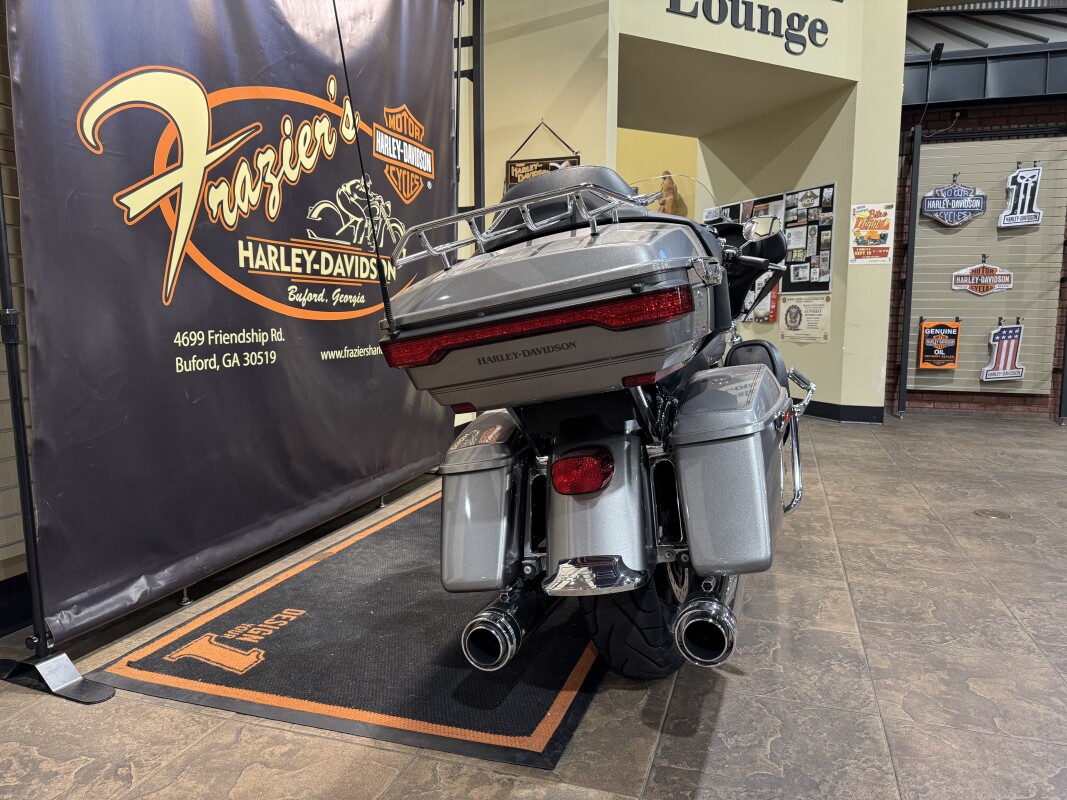 2017 Harley-Davidson Electra Glide Ultra Classic Billet Silver - Photo 3