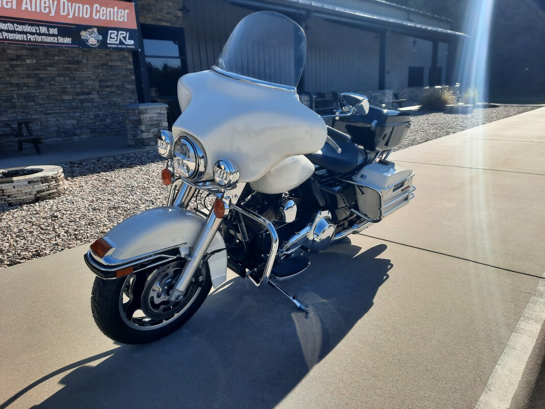 2009 Harley-Davidson Electra Glide Standard Birch White - Photo 2