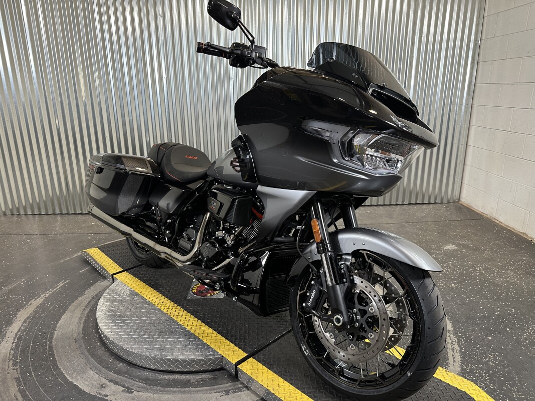 2025 Harley-Davidson CVO Road Glide Raven Fade - Photo 2