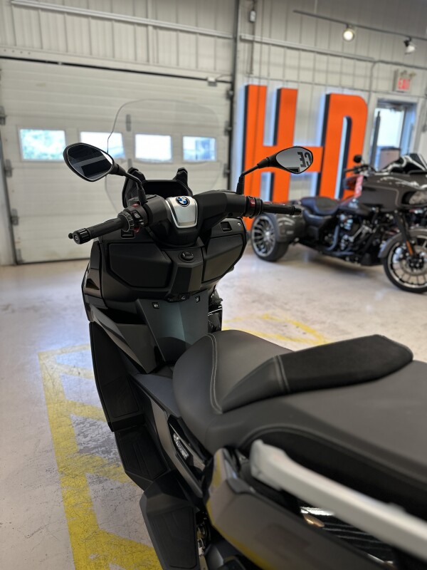 2024 BMW C 400 GT Triple Black - Photo 8