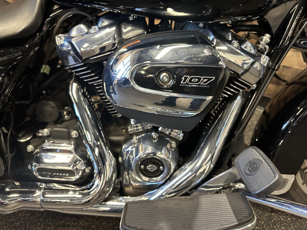 2019 Harley-Davidson Road King Vivid Black FLHR - Photo 9