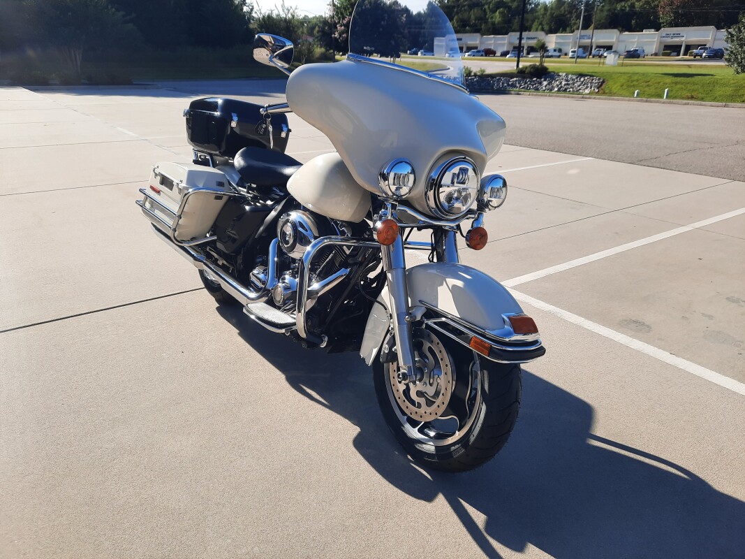 2009 Harley-Davidson Electra Glide Standard Birch White - Photo 4
