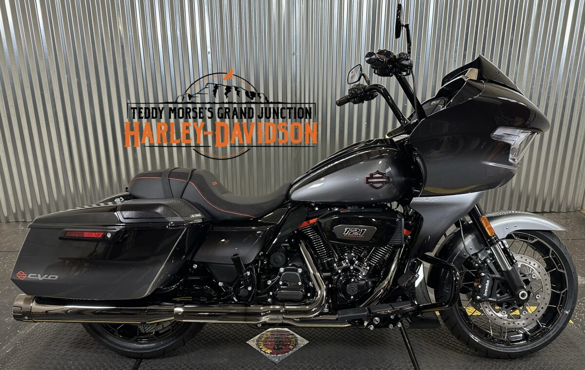 2025 Harley-Davidson® CVO™ Road Glide® Raven Fade | Teddy