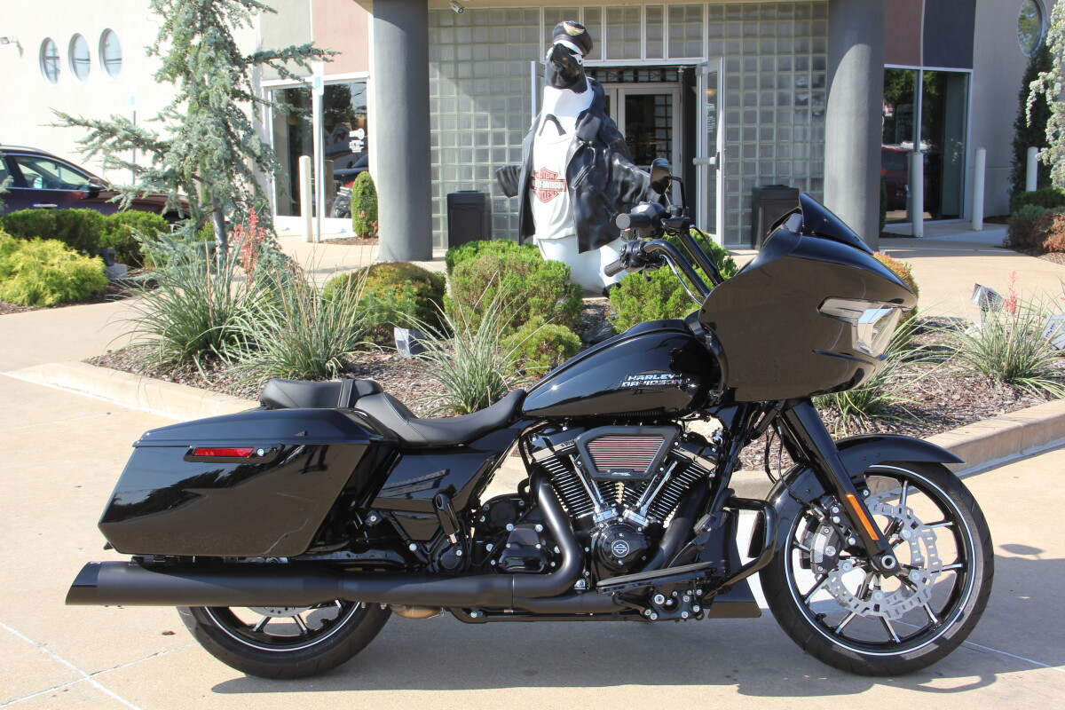 2025 Harley-Davidson Road Glide Vivid Black - Black Finish - Photo 2