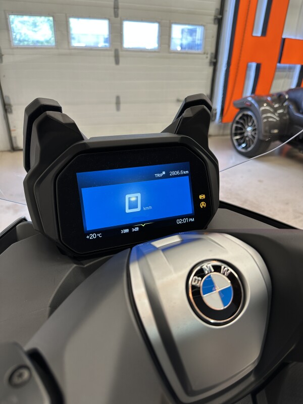 2024 BMW C 400 GT Triple Black - Photo 10