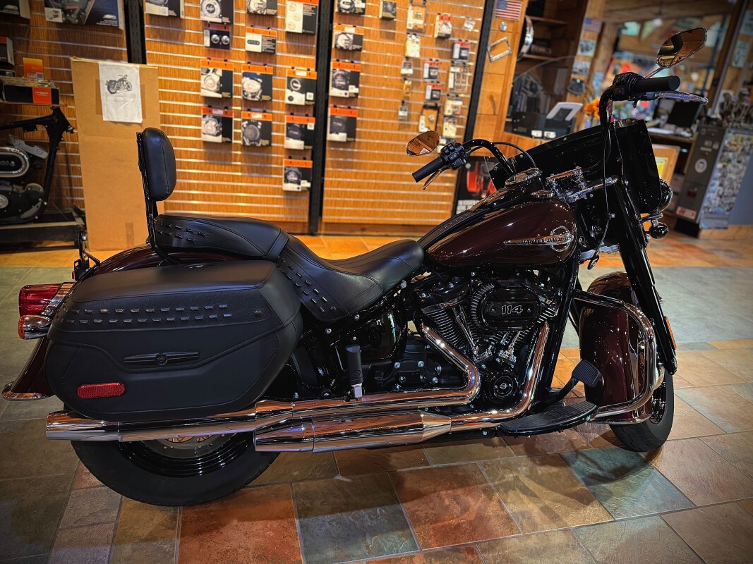 2018 Harley-Davidson Heritage Classic 114 Twisted Cherry