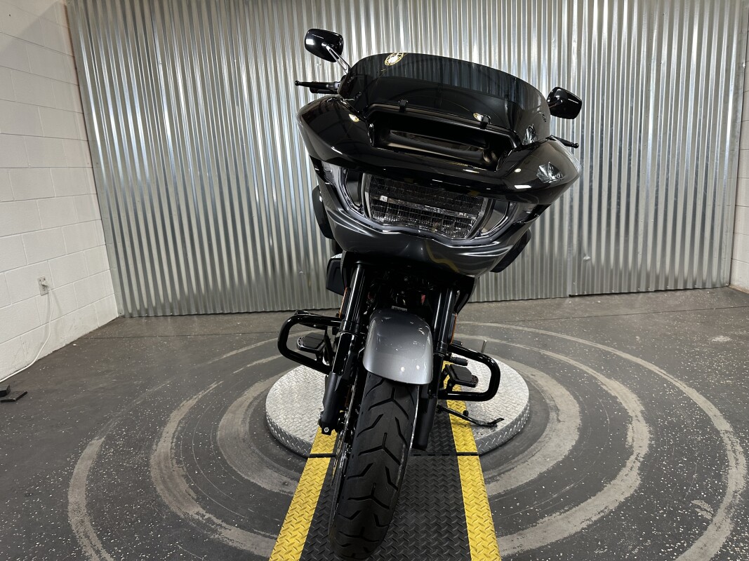 2025 Harley-Davidson CVO Road Glide Raven Fade - Photo 3