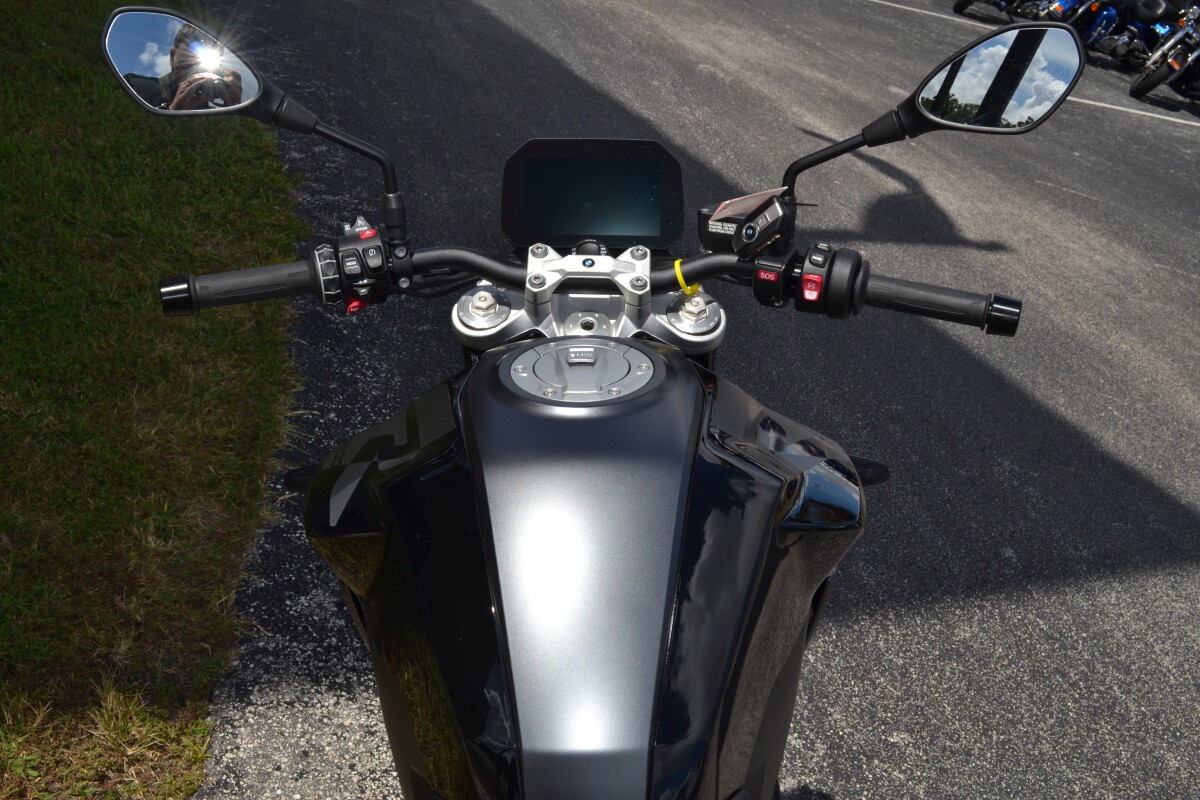 2025 BMW Motorrad F 900 R Triple Black - Photo 9