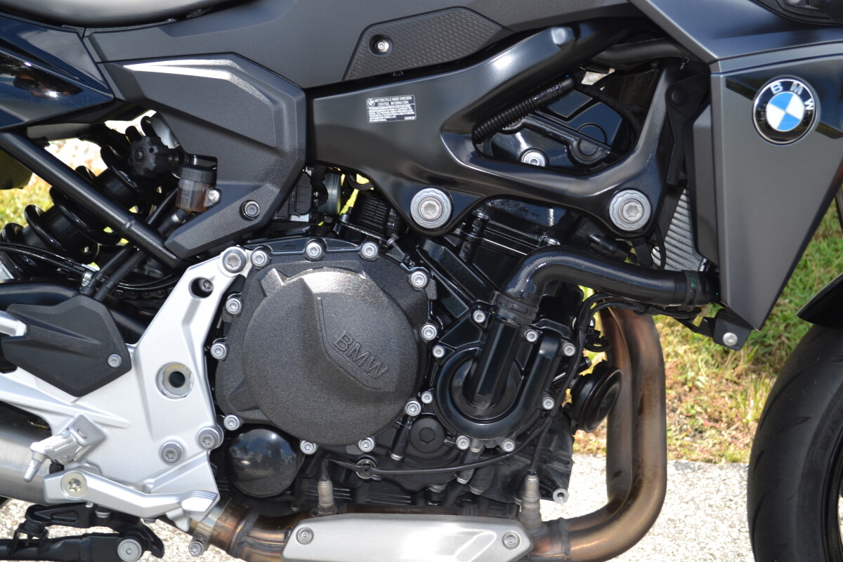2025 BMW Motorrad F 900 R Triple Black - Photo 5