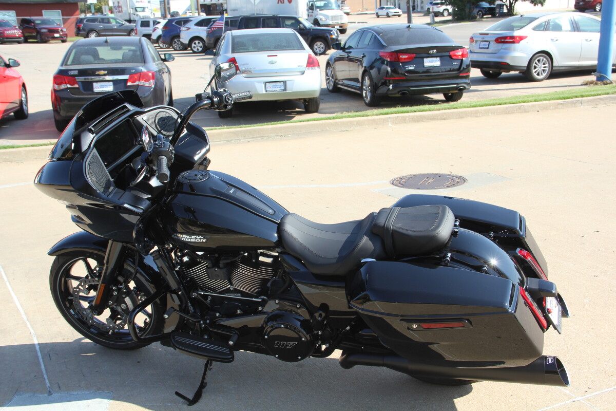 2025 Harley-Davidson Road Glide Vivid Black - Black Finish - Photo 7