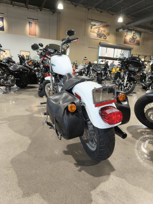 2006 Harley-Davidson Sportster 883 Low Glacier White Pearl - Photo 2