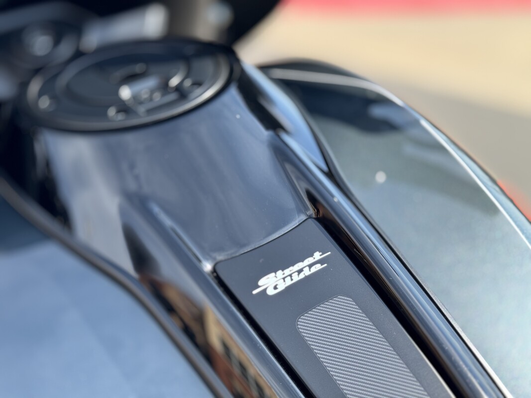 2025 Harley-Davidson Street Glide FLHX w/ El Roy Pinstripes 608226 - Photo 9