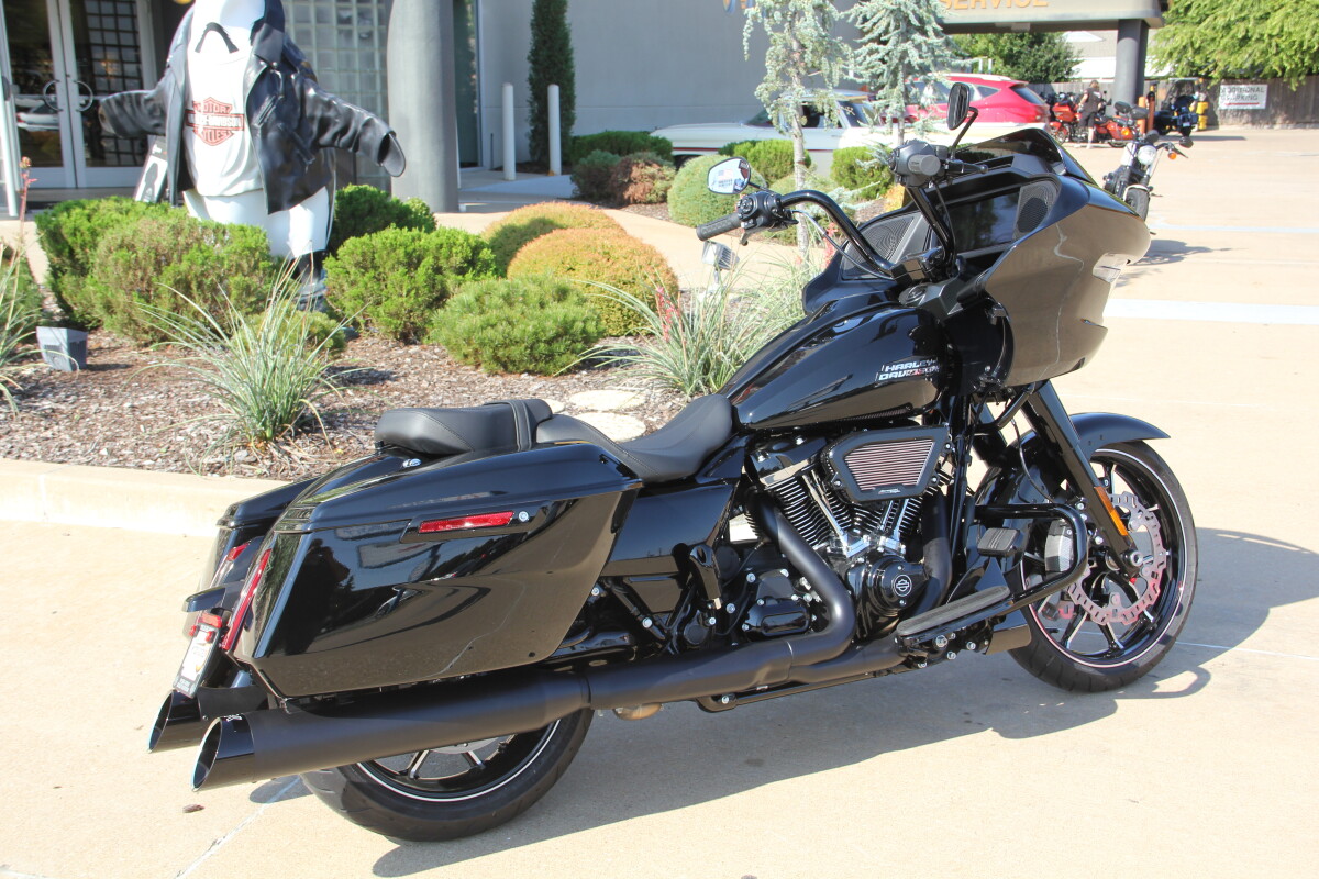 2025 Harley-Davidson Road Glide Vivid Black - Black Finish - Photo 5