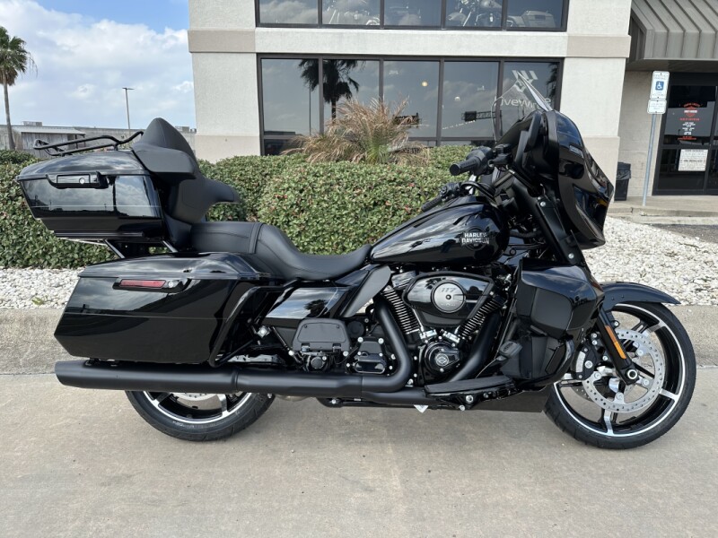 2025 Harley-Davidson® Street Glide® Ultra Vivid Black - Black Finish