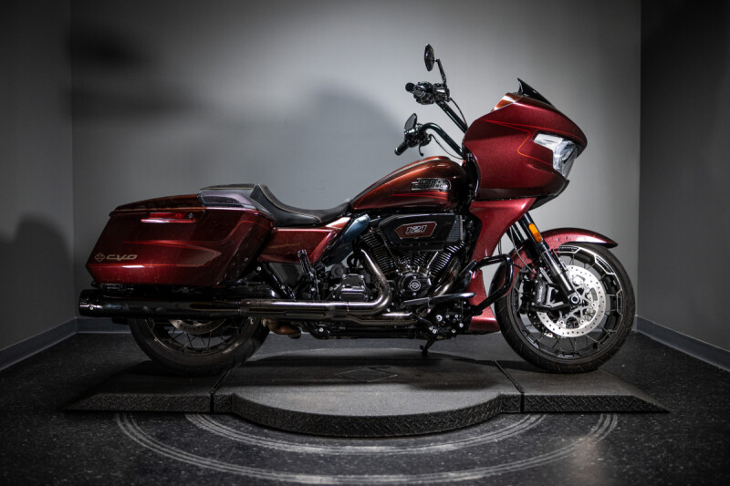 2024 CVO™ Road Glide® (FLTRXSE)