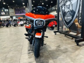 FLHXSE 2024 CVO™ Street Glide® thumb 2
