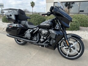 2025 Harley-Davidson® Street Glide® Ultra Vivid Black - Black Finish thumb 2