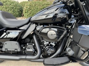 2025 Harley-Davidson® Street Glide® Ultra Vivid Black - Black Finish thumb 3